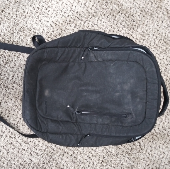 Incase Tablet/Notebook Backpack - Picture 8 of 10